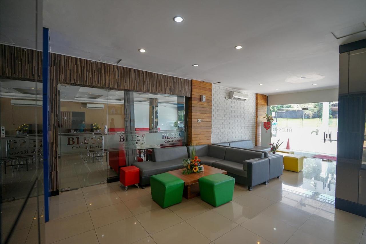 Oyo 575 Blessing Hotel Palembang Eksteriør bilde