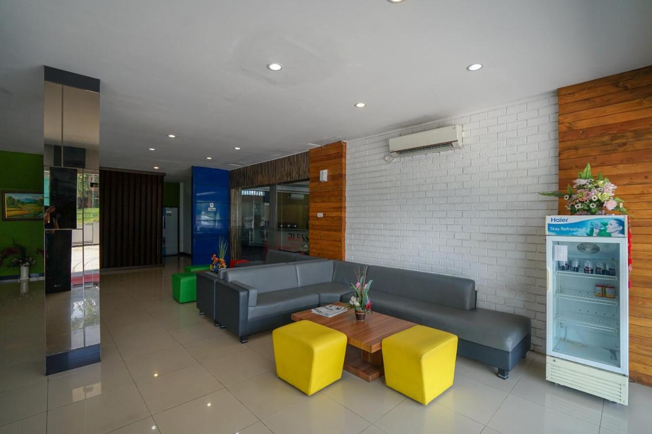 Oyo 575 Blessing Hotel Palembang Eksteriør bilde