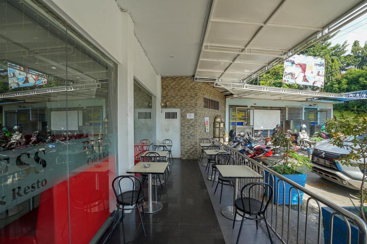 Oyo 575 Blessing Hotel Palembang Eksteriør bilde