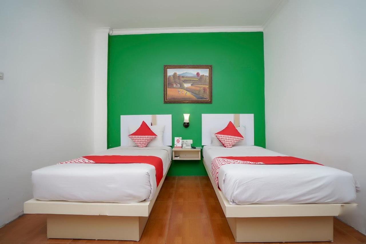 Oyo 575 Blessing Hotel Palembang Eksteriør bilde