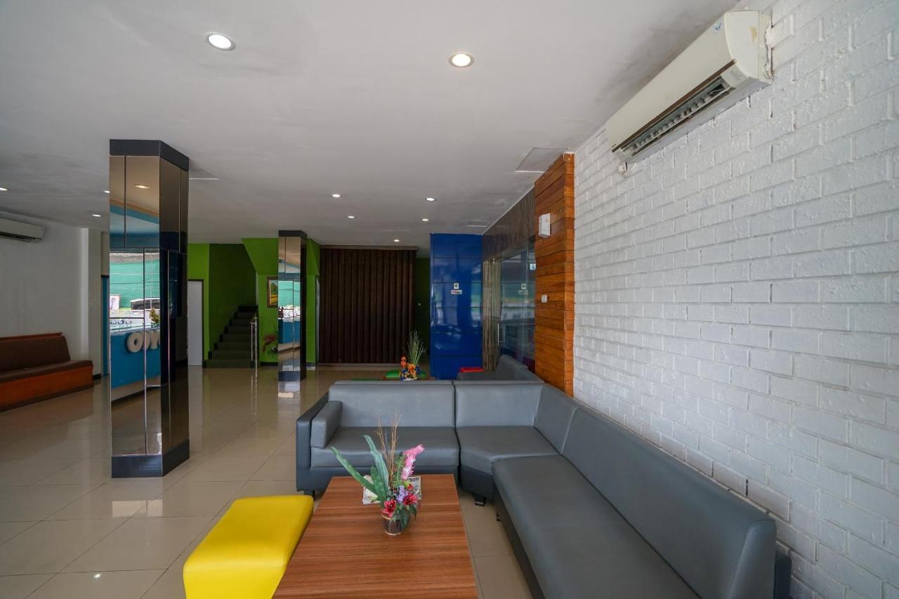 Oyo 575 Blessing Hotel Palembang Eksteriør bilde
